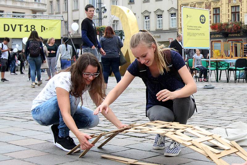 Dny vědy a techniky ZČU na náměstí Republiky v Plzni