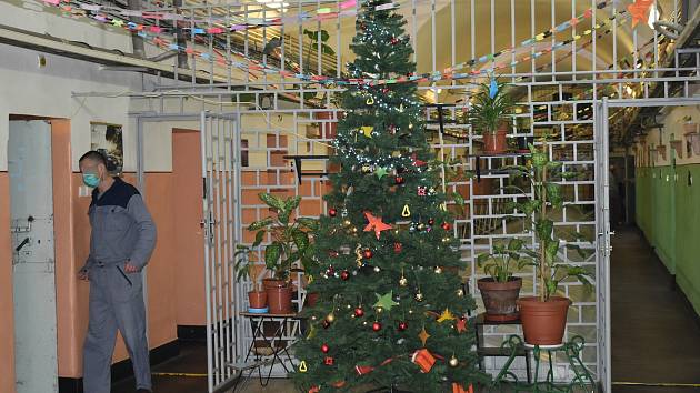 Také ve věznici v Plzni na Borech se chystají na Vánoce. Výzdobu najdete ale jen na několika místech.
