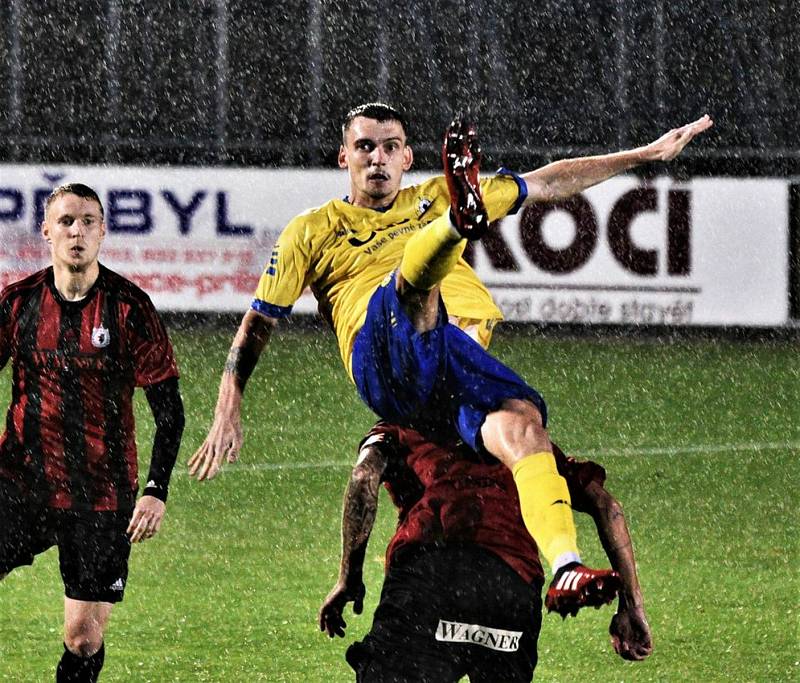 2. kolo ČFL (skupina A): FC Písek vs. Jiskra Domažlice (červení).