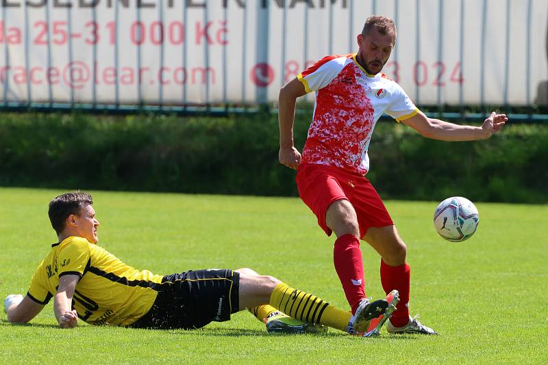 30. kolo KPM: TJ Sokol Lhota (žlutí) - Slavia Vejprnice 1:4.