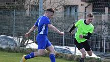 I. B třída, skupina B (15. kolo): SK Bolešiny (na snímku fotbalisté v modrých dresech) - TJ Sokol Štěnovice (zelení) 4:0.