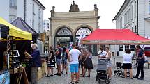 Návštěvníci gastrofestivalu Street Food Plzeň v pivovaru Prazdroj mohli ochutnat ze široké nabídky asijských specialit, čerstvých ryb, šťavnatých burgerů, tradičních pokrmů z dalekých zemí, ale i sladkých dezertů a plzeňského piva.