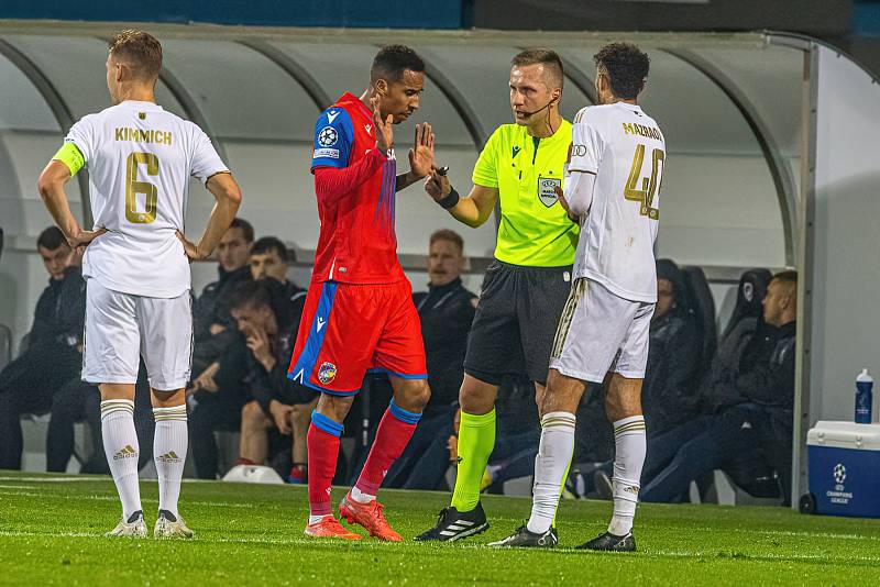 Fotbalisté Viktorie Plzeň podlehli v dalším utkání Ligy mistrů na domácím hřišti Bayernu Mnichov 2:4.