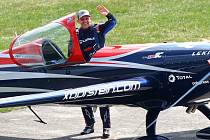 Petr Kopfstein letecká akrobacie - letoun Extra 330 SC vítěz Red Bull Air Race Challenger Cup - Den ve vzduchu Plasy 2022