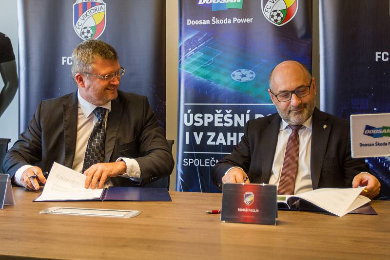 Podpis smlouvy mezi Doosan Škoda Power a FC Viktoria Plzeň