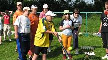 Se softbalem se na merklínském hřišti seznamovaly děti z tamní speciální i základní školy spolu s žáky základky ze Staňkova