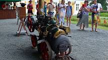 Slavnost na zámku Kozel u Plzně přenesla návštěvníky do dob Arnošta z Valdštejna, zakladatele plzeňské strojírny. K vidění byly funkční modely parních strojů, ukázky výcviku dobového jezdectva a armády, ale třeba i taneční a hudební vystoupení.