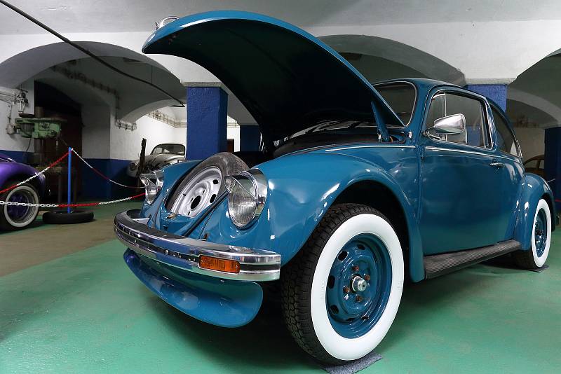37 - Zrestaurovaný Volkswagen brouk.