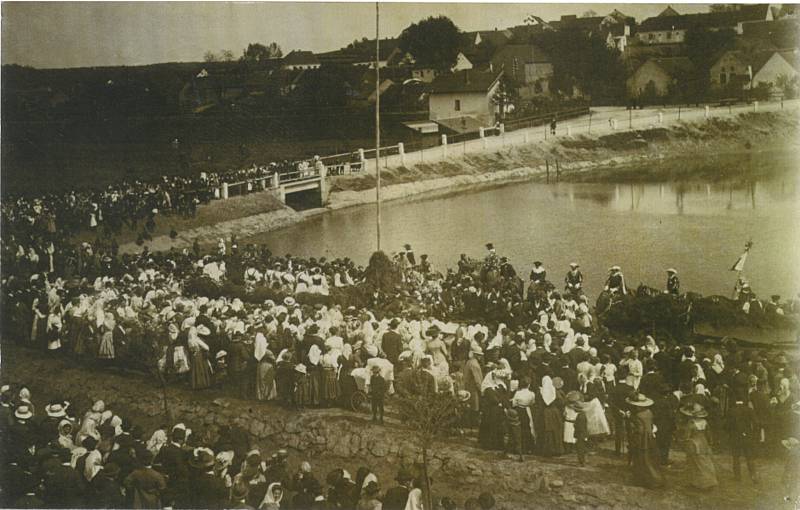 Tlučná tehdy a dnes.