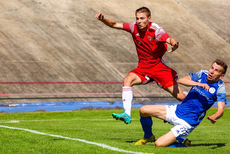 Fotbalisté SK Petřín Plzeň (na archivním snímku hráči v červených dresech) remizovali v přípravném utkání s kombinovaným týmem béčka a staršího dorostu Viktorie Plzeň 3:3.