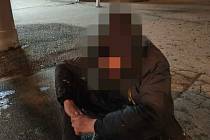 Neuvěřitelných 5,5 promile alkoholu nadýchal muž, který usnul v jednom z plzeňských trolejbusů a museli ho probudit strážníci.