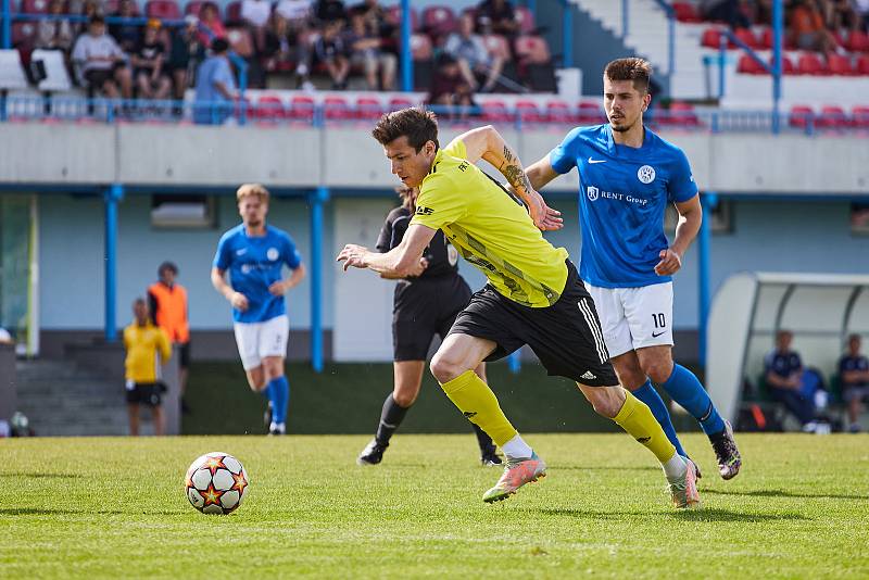 26. kolo divize: ROBSTAV Přeštice (žlutí) - Sokol Lom 2:0.