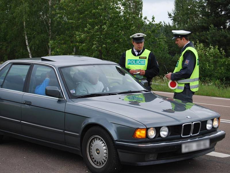 Preventivní policejní akce u železničního přejezdu mezi Kaznějovem a Třemošnou