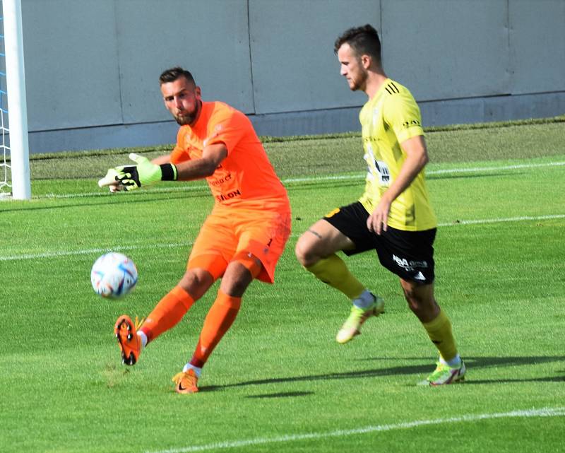 FC SILON Táborsko - FK ROBSTAV Přeštice (žlutí) 2:2.