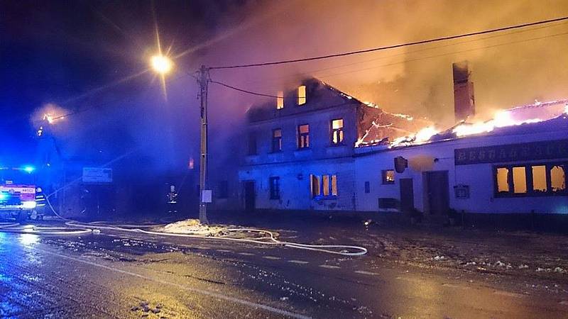 Požár restaurace v Bezvěrově na severním Plzeňsku