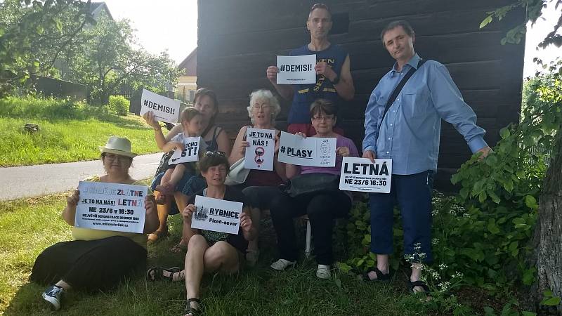 Protest proti Andreji Babišovi v Rybnici na severním Plzeňsku.