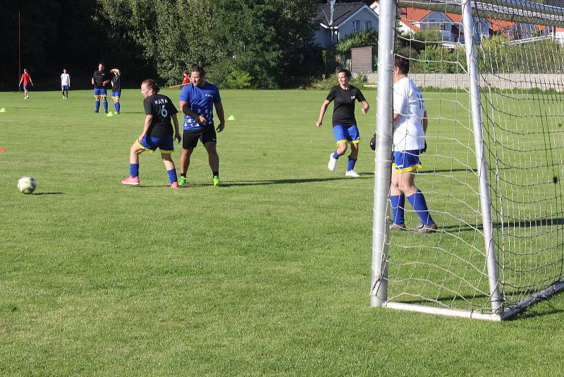 Zápasy a předávání cen ve fotbalové Zaměstanecké lize.