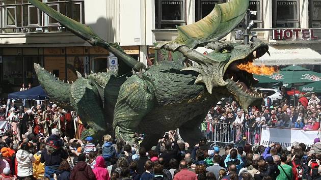 Bavorské kulturní dny v Plzni zakončila dračice Fanny.