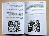 Na jedné straně knihy je arabský text pohádek, na protější straně český překlad.
