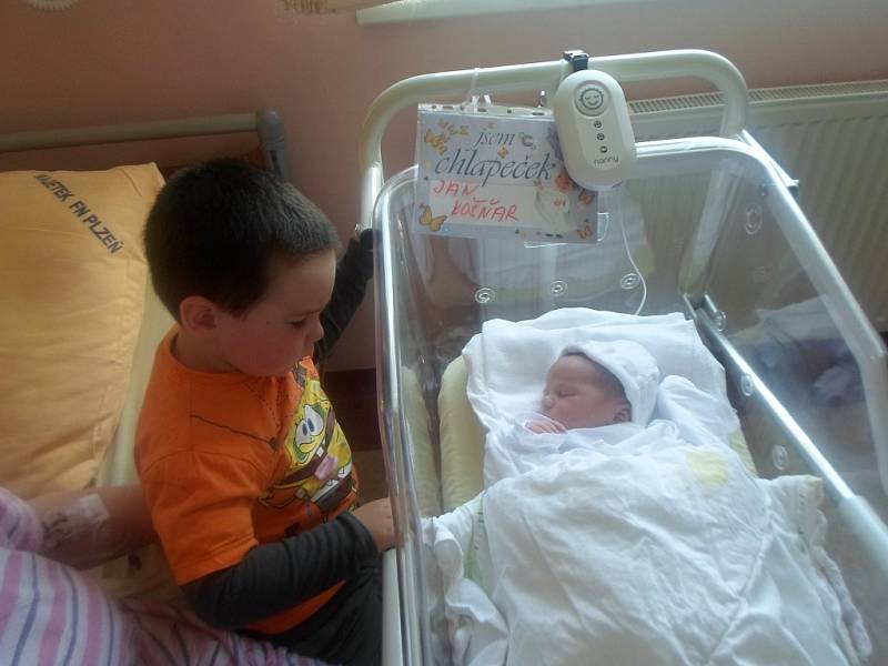 Dne 2.5.2015 v 8:04 ve FN Plzeň se Stanislavu a Zdeňce Košňarovým a jejich prvnímu synkovi narodil druhý syn Honzík 