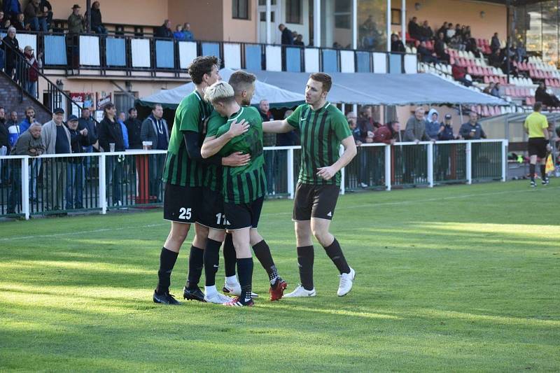 FC Rokycany (zelení) - FK Hvězda Cheb 2:1 (0:0).