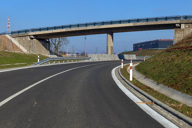 Městský obchvat Západní okruh je hotový. Podívejte se, jak nejdůležitější dopravní stavba posledních let v Plzni vypadá. Celou jsme ji projeli a pořídili pro vás tyto fotografie a videa.