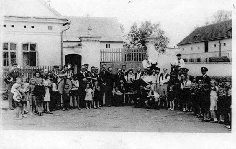 Podívejte se na historické fotografie obce Bdeněves.