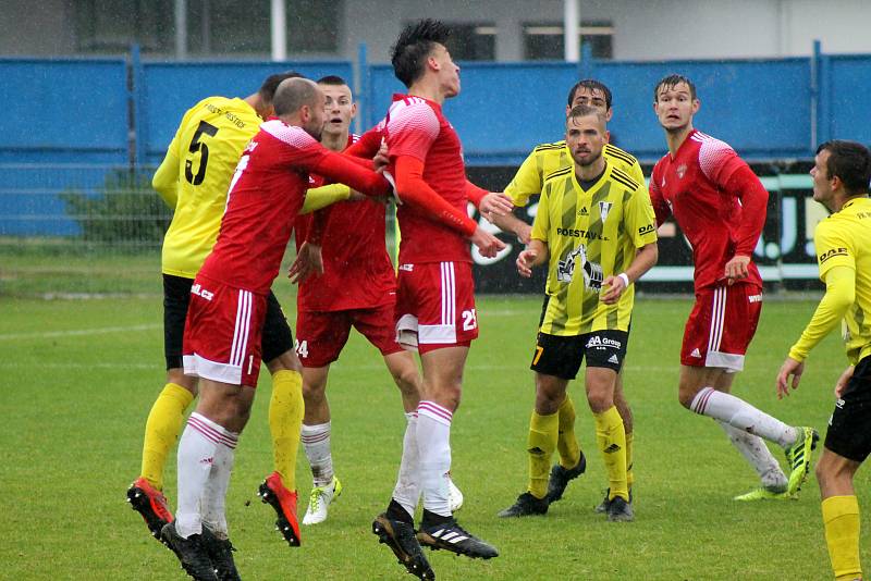 Z archivu: FK Robstav Přeštice (žlutí) - Petřín Plzeň.