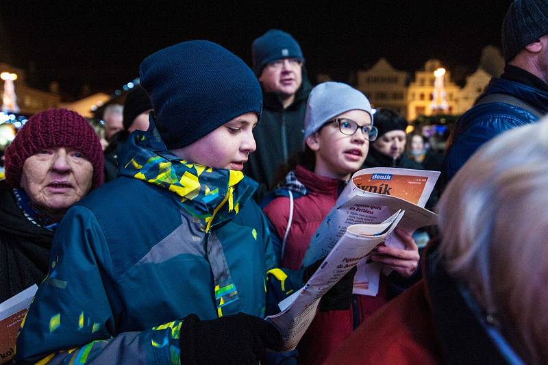 Česko zpívá koledy - náměstí Republiky v Plzni