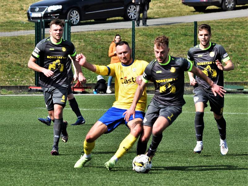 FORTUNA ČFL, skupina A (18. kolo): FC Písek - FK ROBSTAV Přeštice (na snímku fotbalisté v tmavých dresech) 1:1.