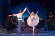 Gaëtan Pires a Mami Hagihara při zkouškách baletu.