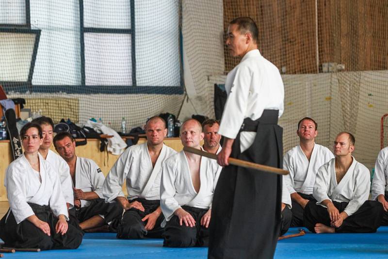 Semináře bojového umění aikido se zúčastnily desítky studentů.