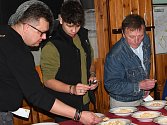 Již 23. ročník soutěže O nejlepší bramborový salát se konal na Štědrý den dopoledne ve Snack pivnici Hájek  &  Hájková v Dobřanech.