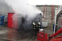 Požár kontejneru na stavbě železničních tunelů mezi Doubravkou a Kyšicemi