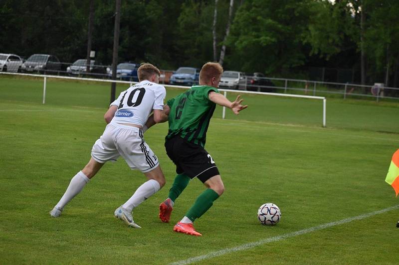 28. kolo I. A třídy: FC Rokycany B (zelení) - Slavoj Mýto B 5:2.