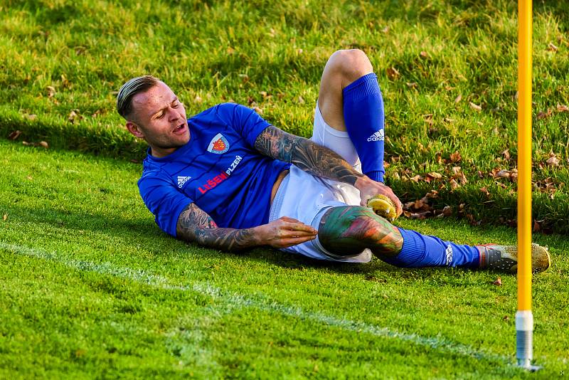 Fotbalisté TJ Sokol Plzeň-Černice (na archivním snímku fotbalisté v modrých dresech) porazili ve čtvrtečním utkání 2. kola Poháru PKFS plzeňský Slovan 3:2.