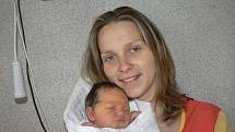Vendule a Marku Peterkovým z Kozojed se 1. května v 11.00 hod. narodil v Mulačově nemocnici syn Honzík (3,75 kg, 52 cm). Doma na něj čeká dvouletá sestřička Barborka
