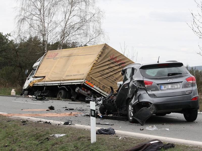 Vážná nehoda na silnici I/20 nedaleko Nevřeně