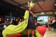 Benefiční módní přehlídka v Autosalonu Šmucler podpořila Nadační fond Mathilda