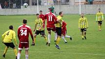 FK Robstav Přeštice (žlutí) vs. SK Petřín Plzeň (červení) 3:1.