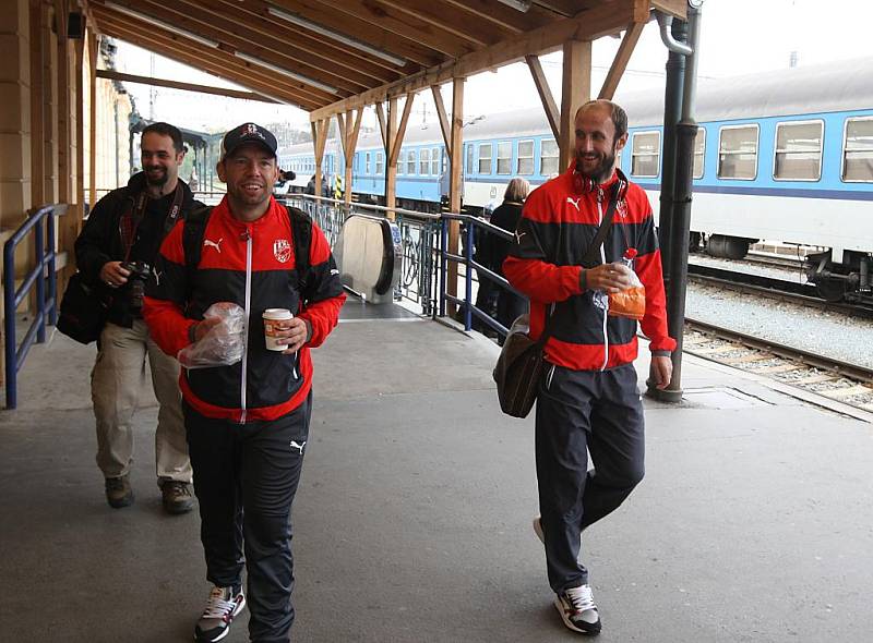 Fotbalisté plzeňské Viktorky vyrazili na utkání se Slováckem vlakem