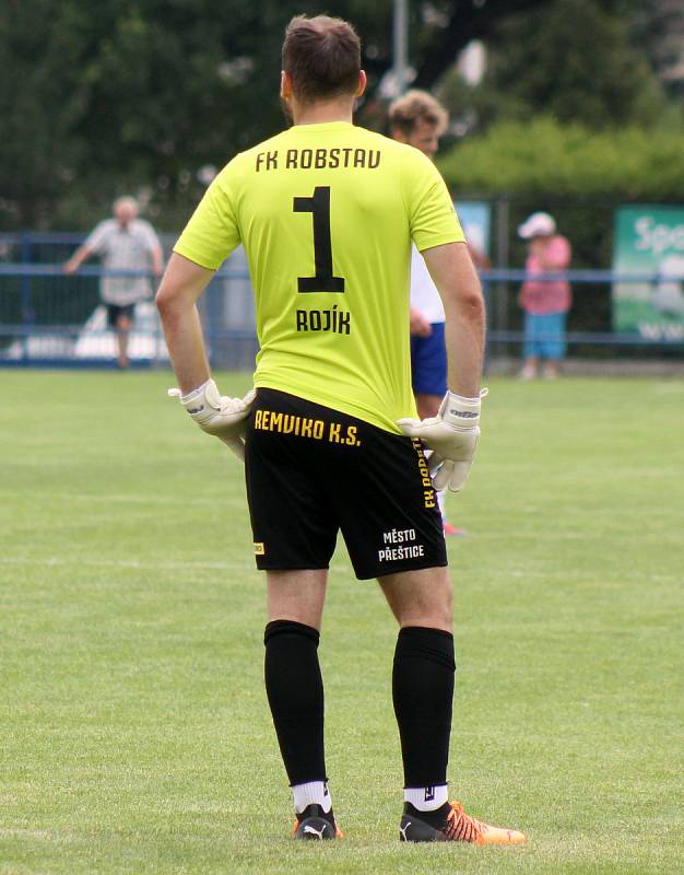 2. kolo FORTUNA ČFL, skupina A: FK Králův Dvůr - FK ROBSTAV Přeštice (hráči ve žlutých dresech) 4:1 (1:0).