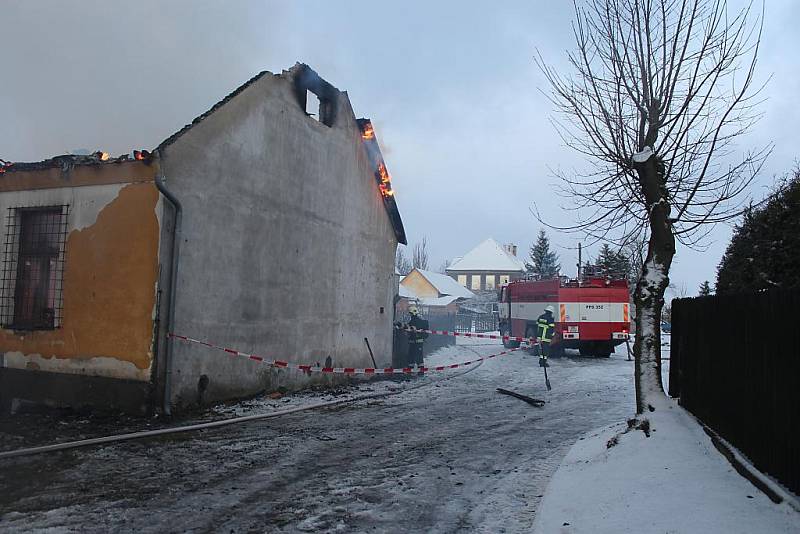 Požár restaurace v Bezvěrově na severním Plzeňsku