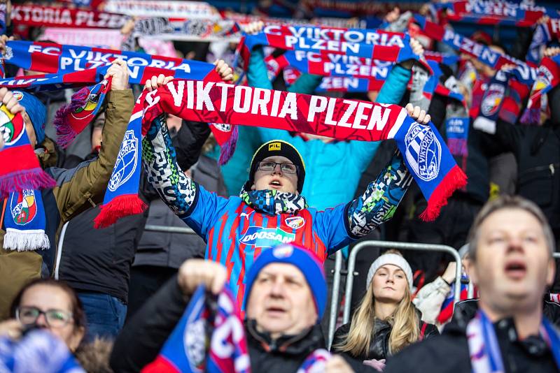 Fotbalisté Viktorie Plzeň remizovali v ligovém šlágru s pražskou Slavií 1:1 před zaplněným hledištěm.