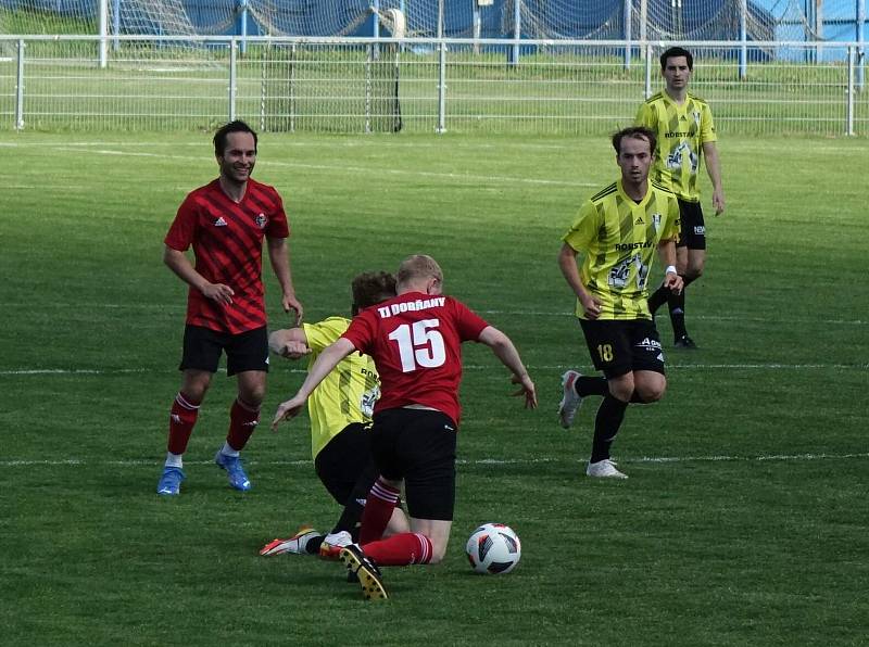 21. kolo I. B třídy, skupina B: TJ Přeštice B (žlutí) - TJ Dobřany 3:0.