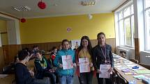 Šachový turnaj v Radobyčicích. Krajské přebornice do 16 let: Jana Langmajerová (1. místo), Jana Steiningerová (2. místo), Kateřina Zavitkovská (3. místo)
