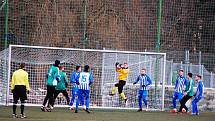 Fotbalisté FK Tachov, lídra přeboru Plzeňského kraje, prohráli na úvod přípravy doma s Ostrovem 1:4.