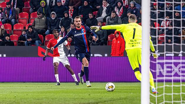 Fotbalisté Viktorie prokletí slávistického stadionu v Edenu neprolomili, v sobotu tam prohráli 1:2.