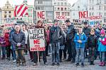 Demonstrace proti výstavbě hal v Liticích na náměstí Republiky v Plzni