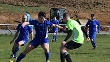 I. B třída, skupina B (15. kolo): SK Bolešiny (na snímku fotbalisté v modrých dresech) - TJ Sokol Štěnovice (zelení) 4:0.